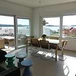 Seaside Serenity - Elegant With Stunning Sea Views Zaboric