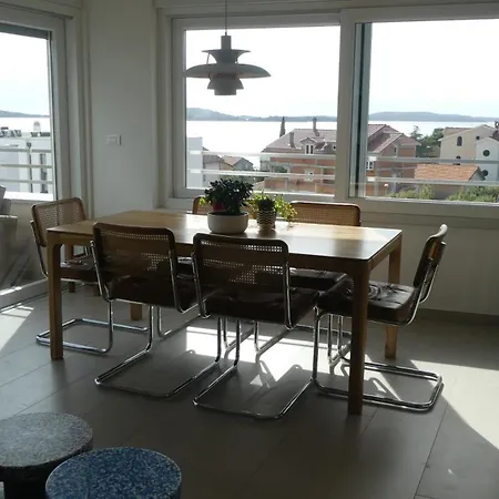 Seaside Serenity - Elegant With Stunning Sea Views Apartment