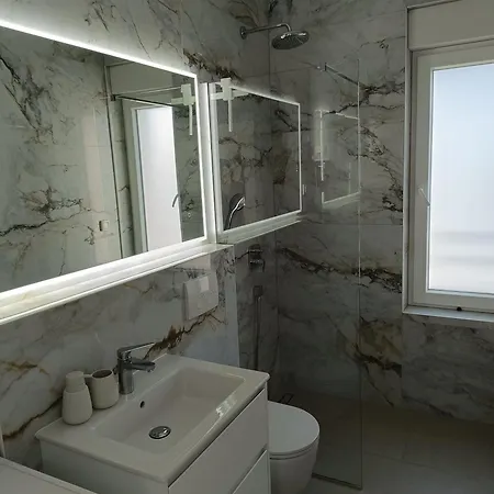 Seaside Serenity - Elegant With Stunning Sea Views Apartment Zaboric