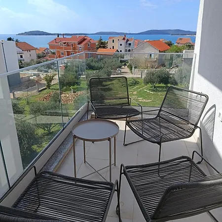 Seaside Serenity - Elegant With Stunning Sea Views Daire Zaboric