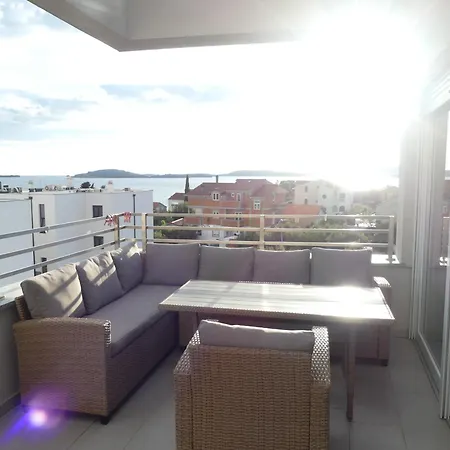 Seaside Serenity - Elegant With Stunning Sea Views Apartment *