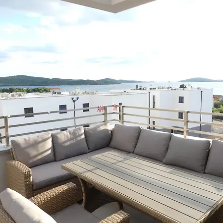 Seaside Serenity - Elegant With Stunning Sea Views Apartment Zaboric
