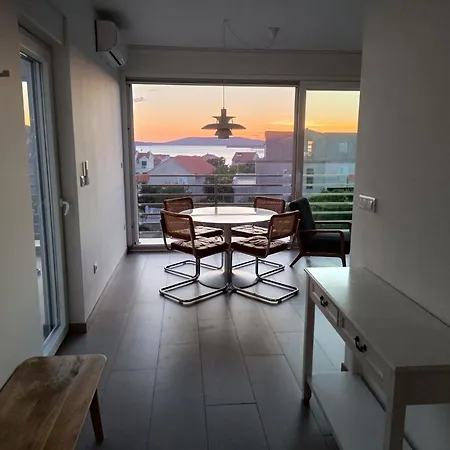 Seaside Serenity - Elegant With Stunning Sea Views *