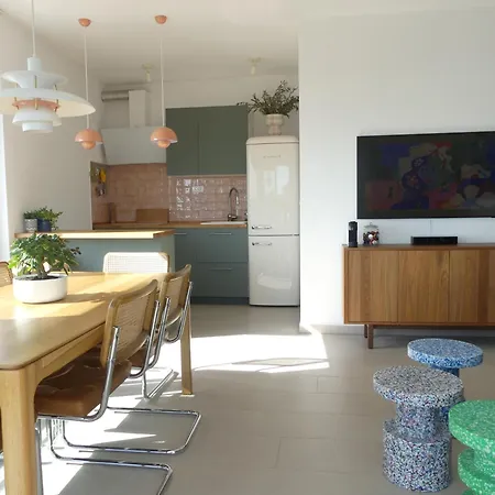 Seaside Serenity - Elegant With Stunning Sea Views