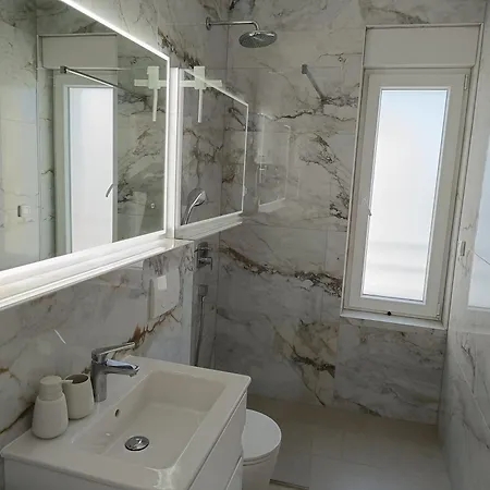 Apartment Seaside Serenity - Elegant With Stunning Sea Views