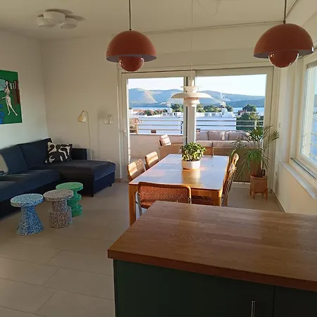 Seaside Serenity - Elegant With Stunning Sea Views Apartment Zaboric