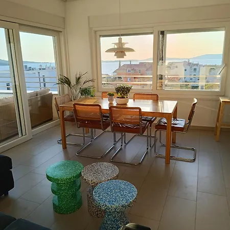 Seaside Serenity - Elegant With Stunning Sea Views