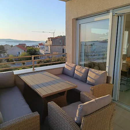 Apartment Seaside Serenity - Elegant With Stunning Sea Views *