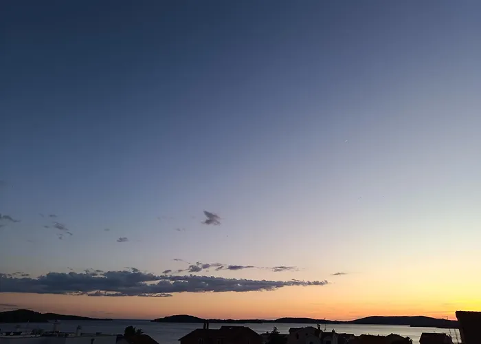 Seaside Serenity - Elegant With Stunning Sea Views 公寓 扎博里克