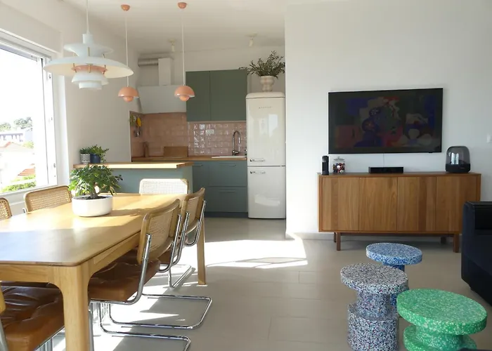 Seaside Serenity - Elegant With Stunning Sea Views