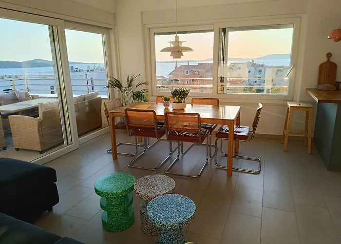 Seaside Serenity - Elegant With Stunning Sea Views